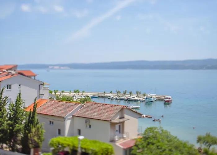 公寓 Kadenca 奥米什