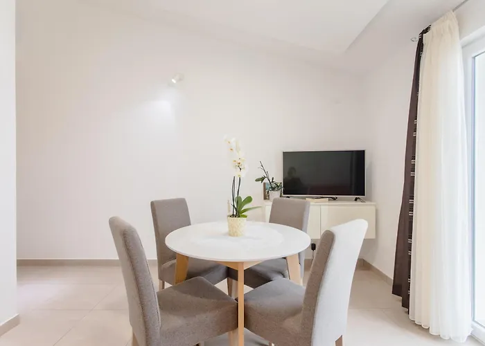 Kadenca 公寓 奥米什