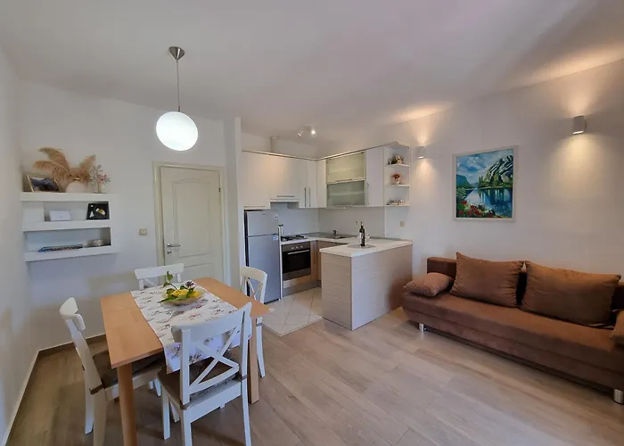 公寓 Kadenca 奥米什